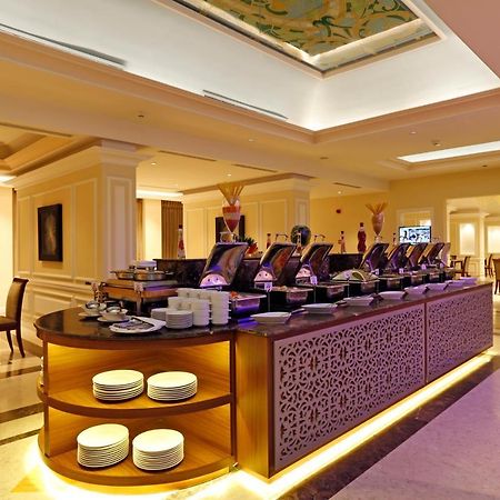 Ramada Riyadh Hotel Exterior foto