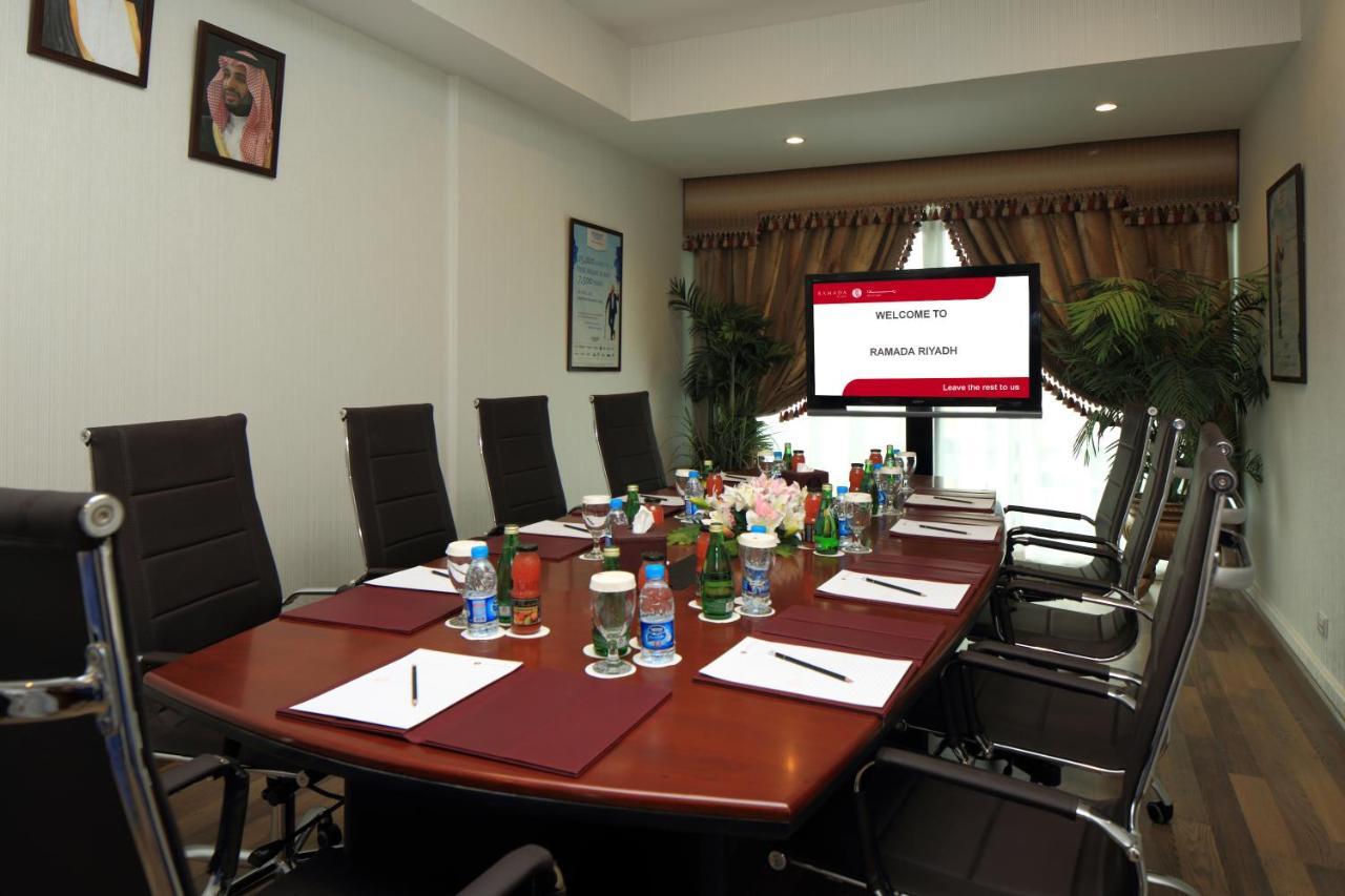 Ramada Riyadh Hotel Exterior foto