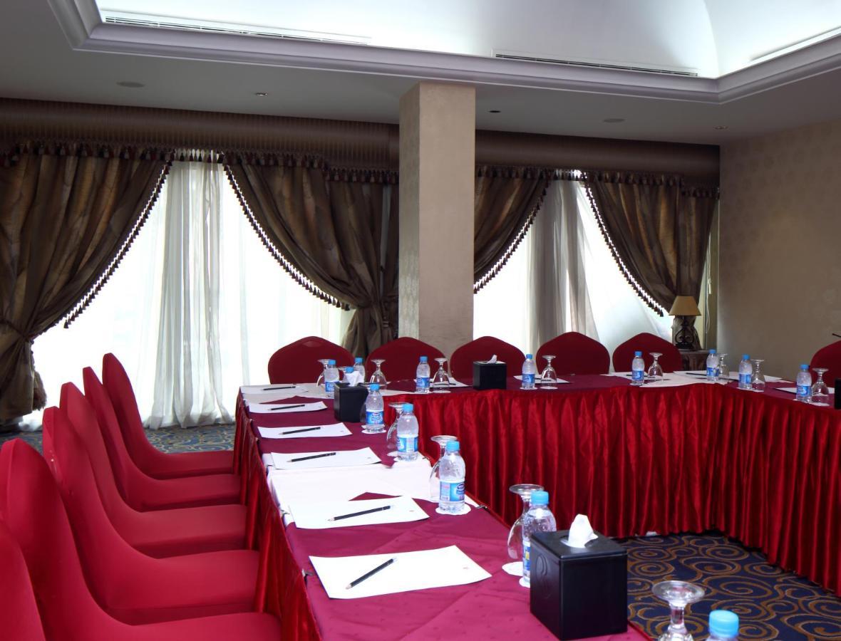 Ramada Riyadh Hotel Exterior foto