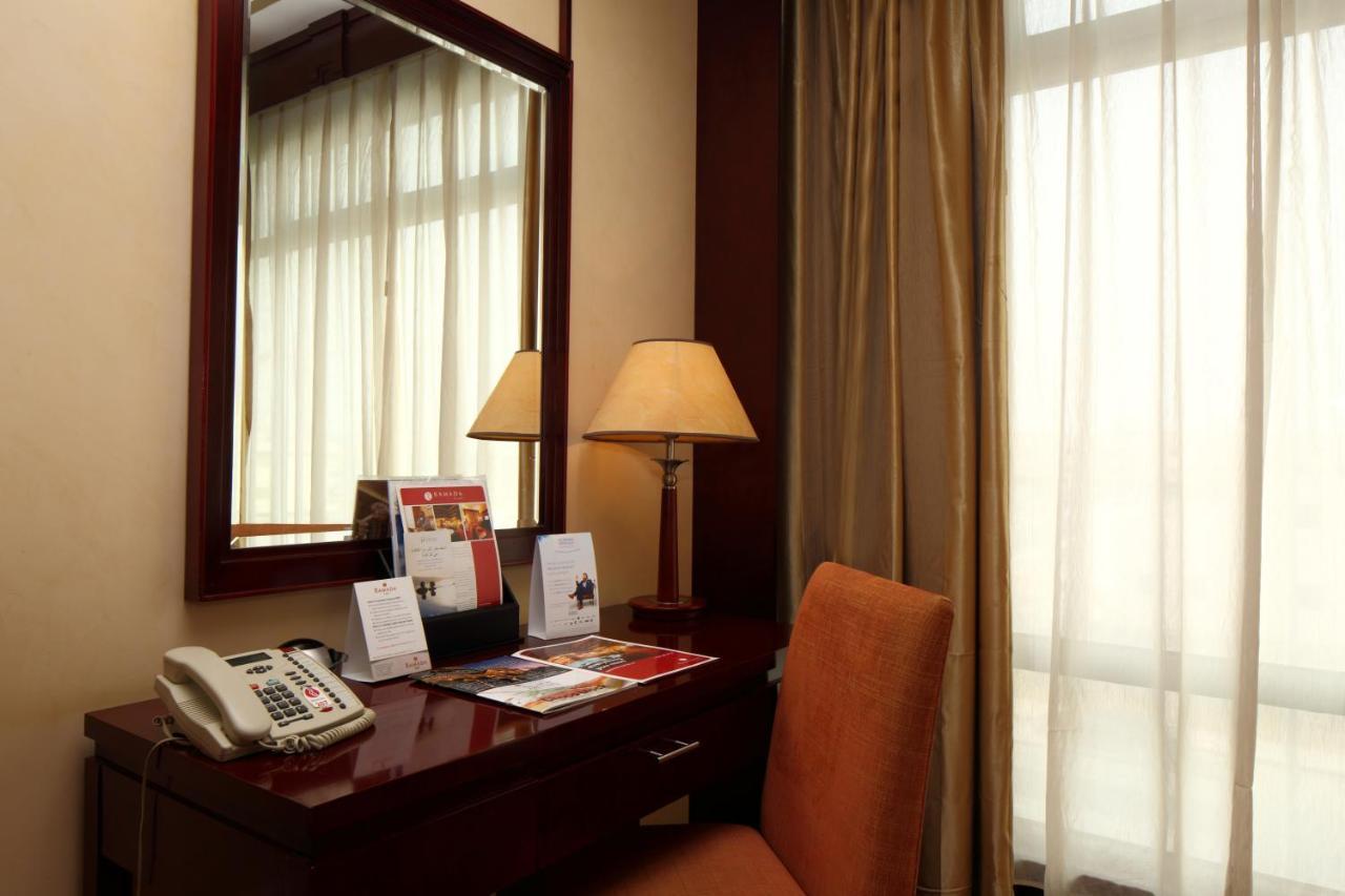 Ramada Riyadh Hotel Exterior foto