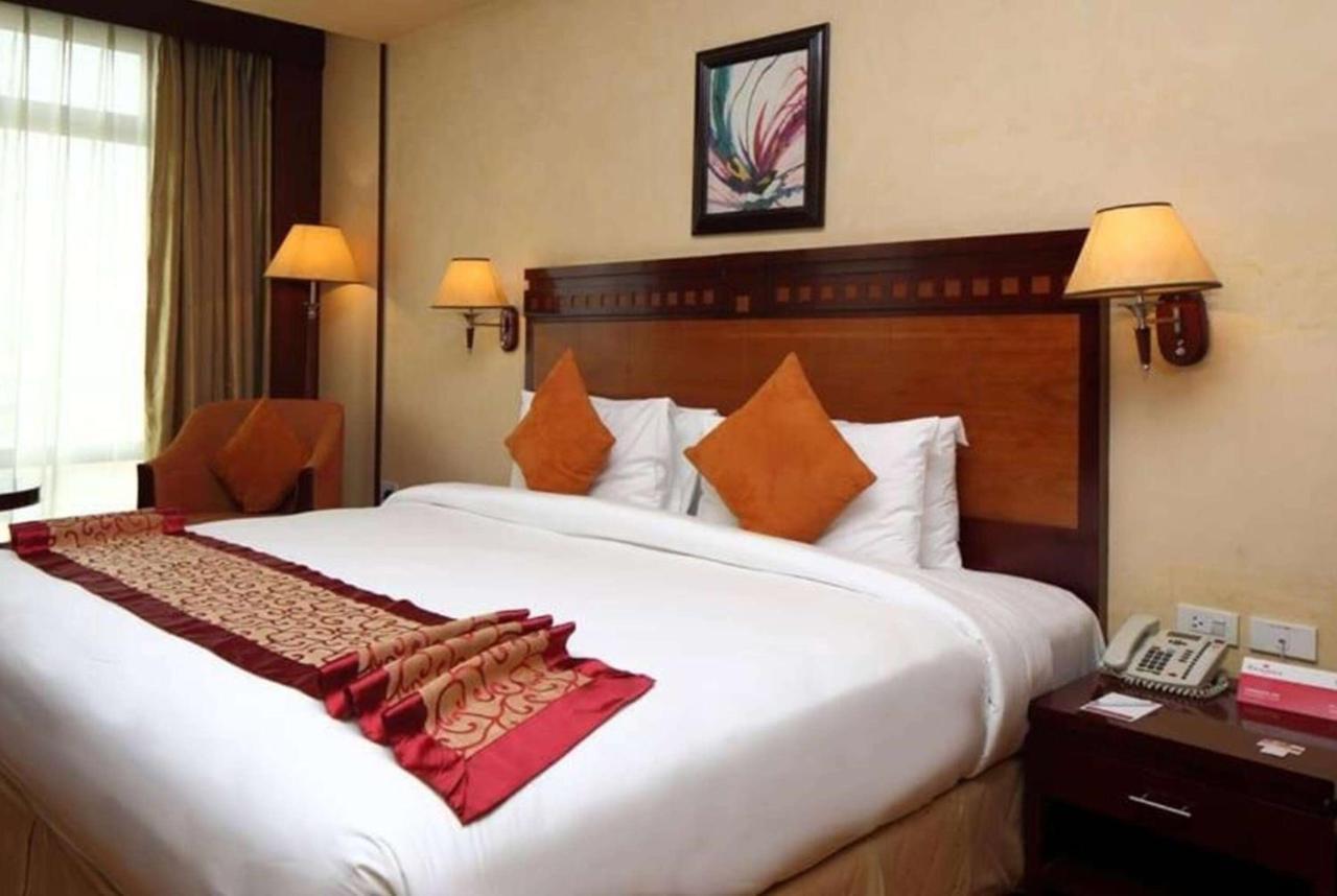 Ramada Riyadh Hotel Exterior foto
