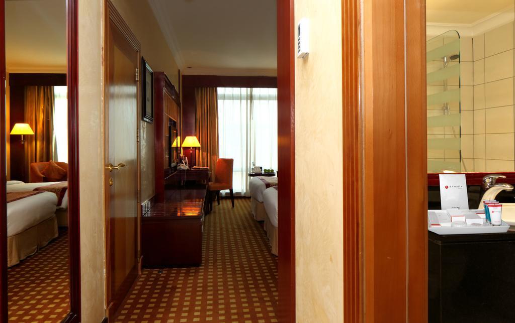 Ramada Riyadh Hotel Exterior foto