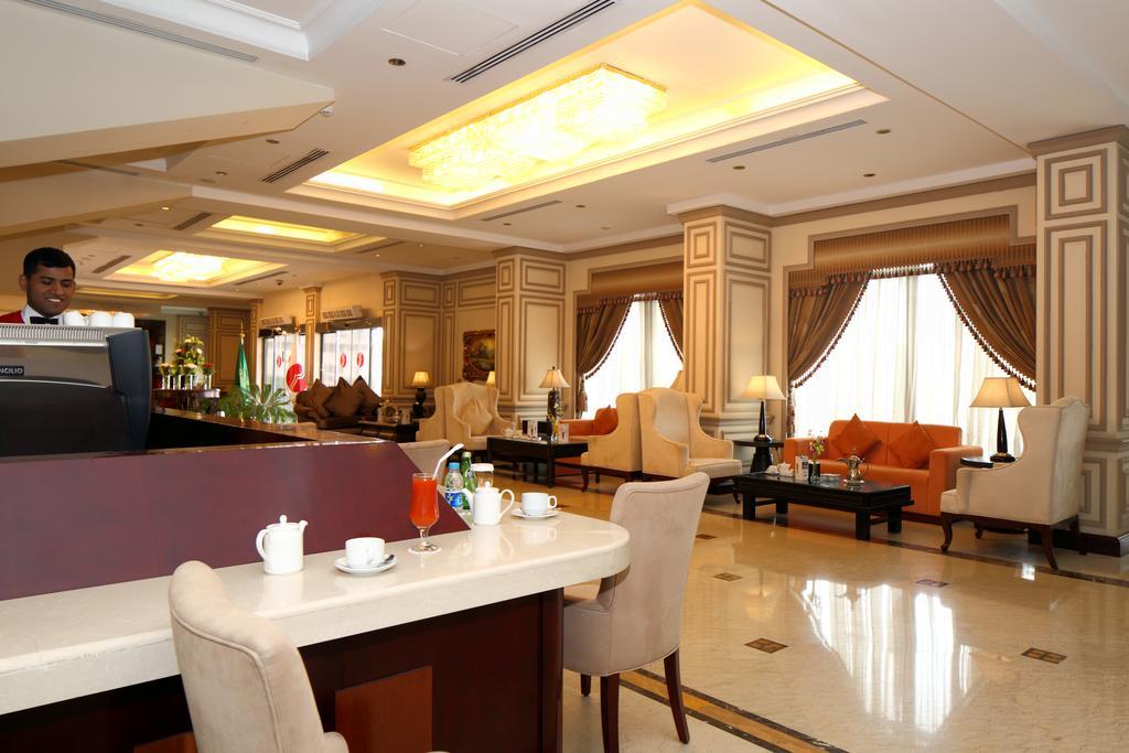 Ramada Riyadh Hotel Exterior foto