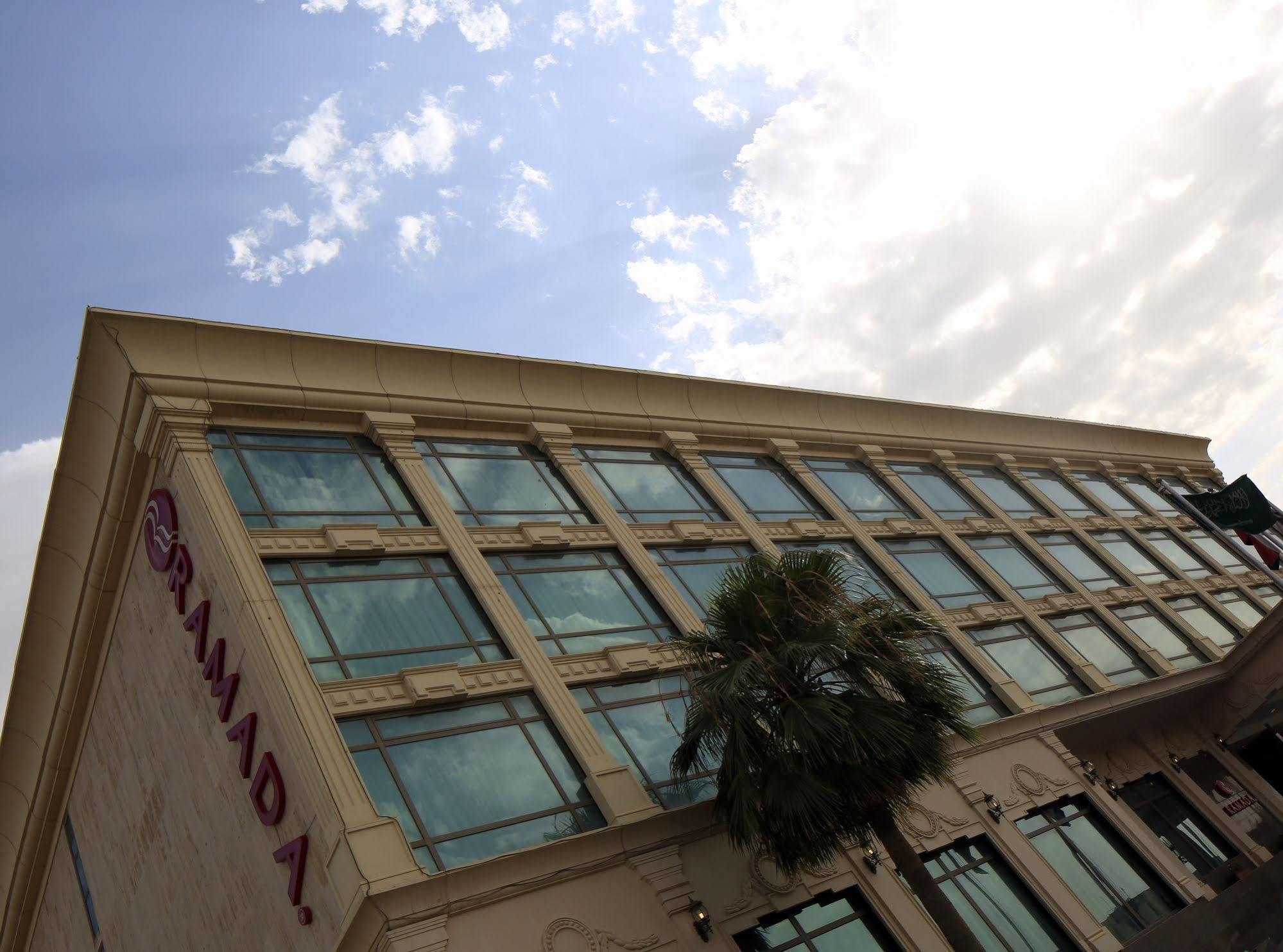 Ramada Riyadh Hotel Exterior foto