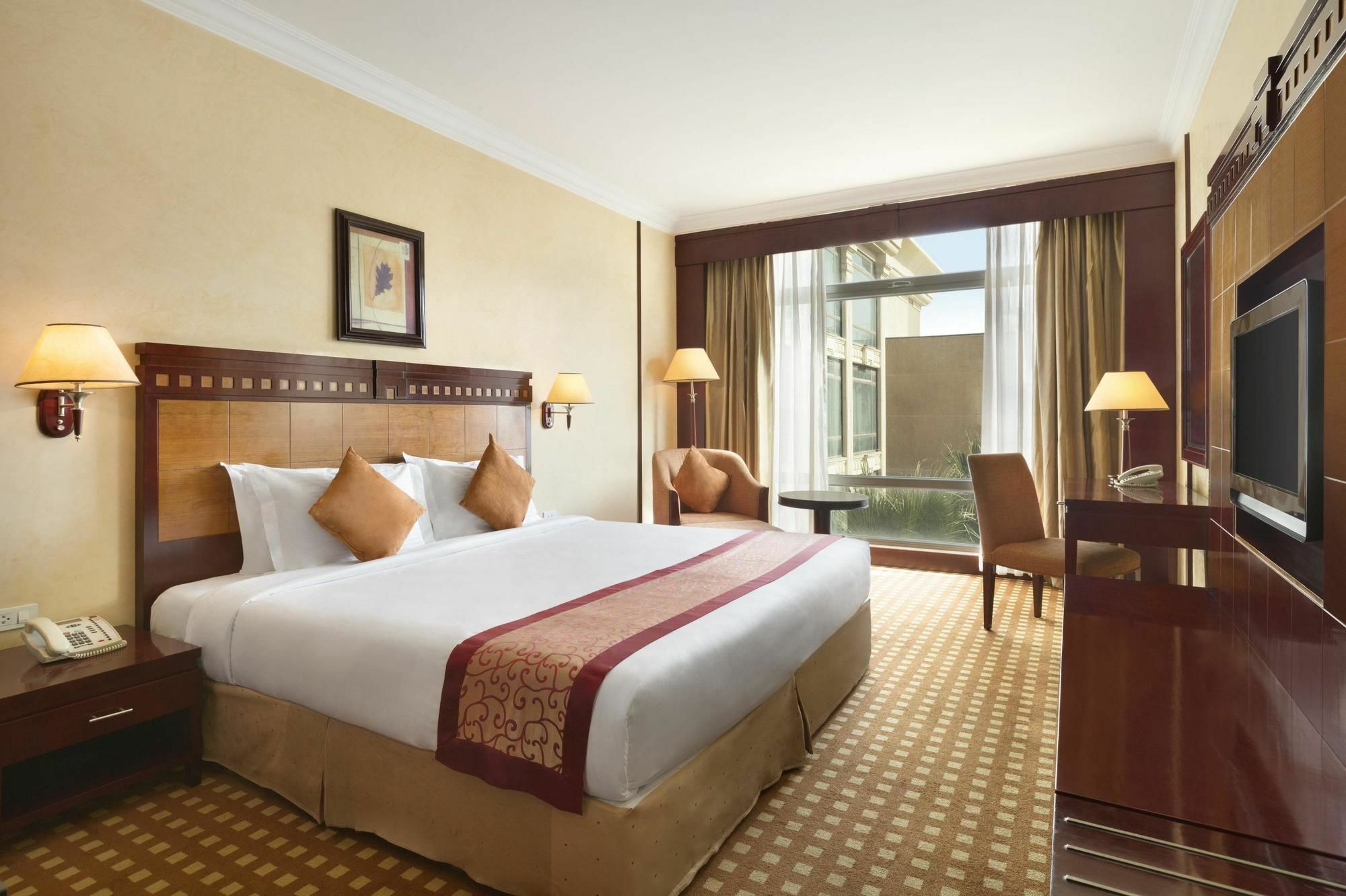 Ramada Riyadh Hotel Exterior foto